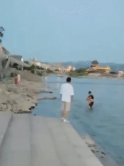 DƬ